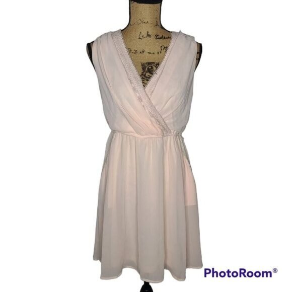 Double Zero Pale Blush Pink Crochet Trim V-neck Dress Small - Picture 1 of 9
